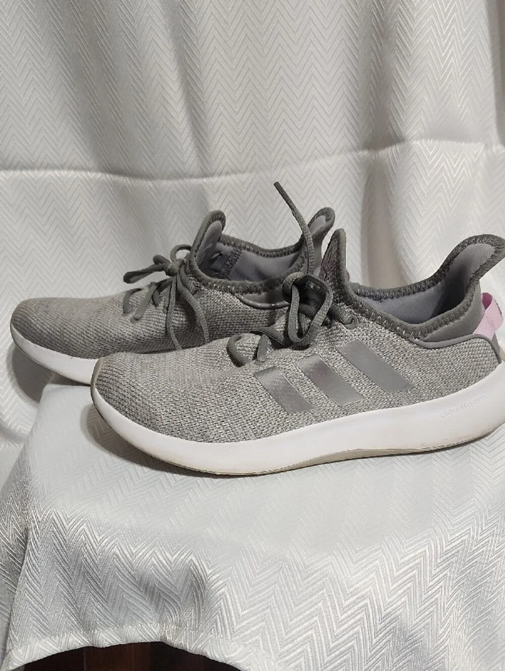 Sz 8 Womens Adidas Gray Knit Sneakers with Light Pink Logo